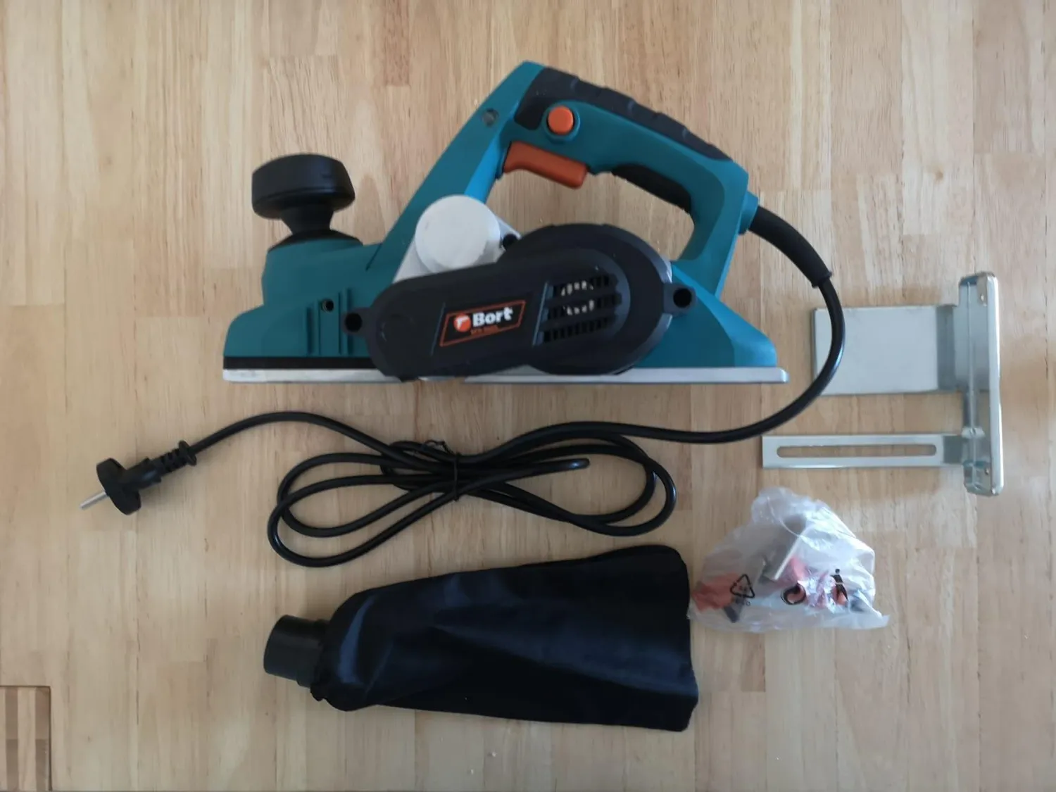 Bort BFB-900X Elektrohobel 900 Watt 82 mm