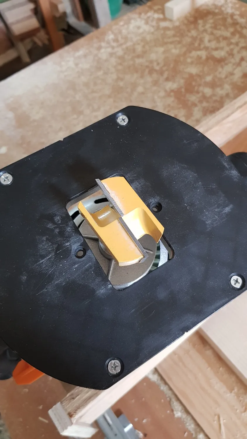 Bort BOF-2100 Oberfräse 2100 W mit Drehzahlregelung
