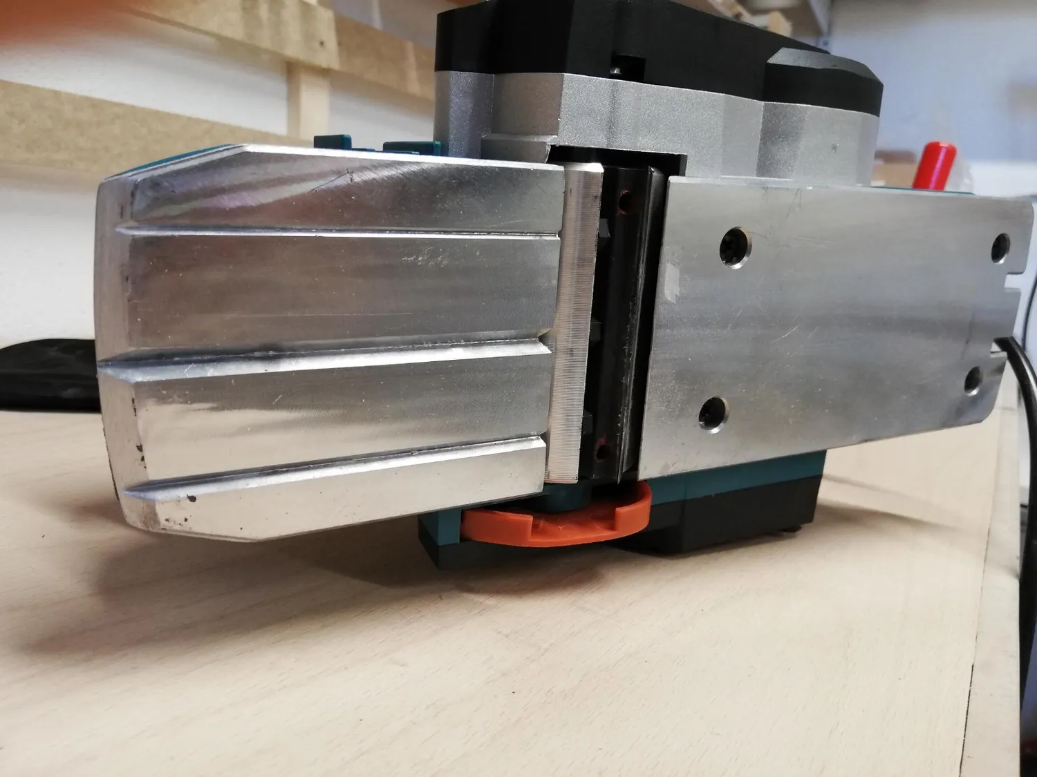 Bort BFB-750X Elektrohobel 750 W 82 mm mit Staubbeutel