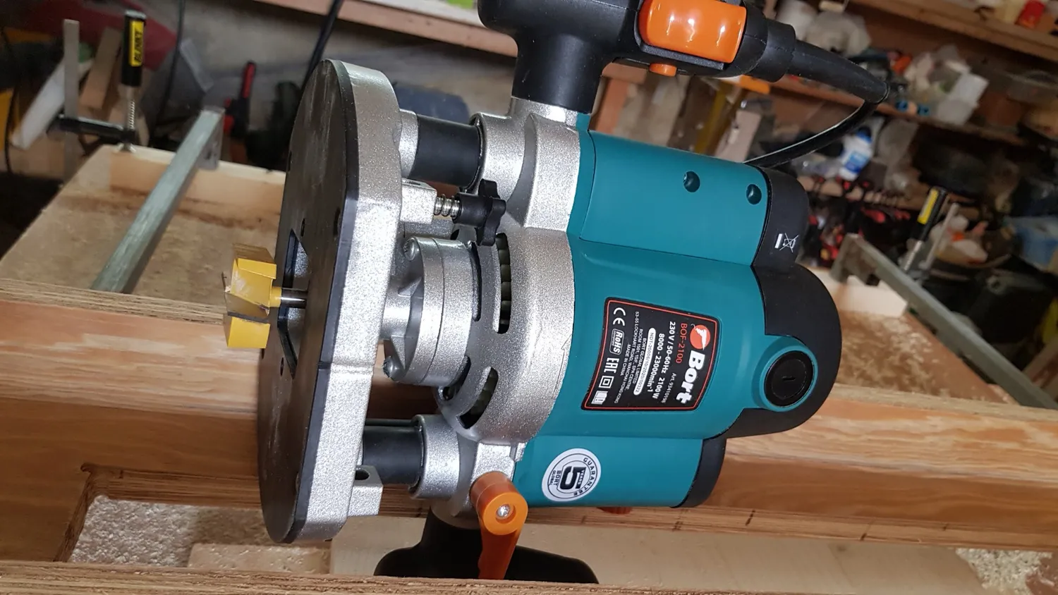 Bort BOF-2100 Oberfräse 2100 W mit Drehzahlregelung