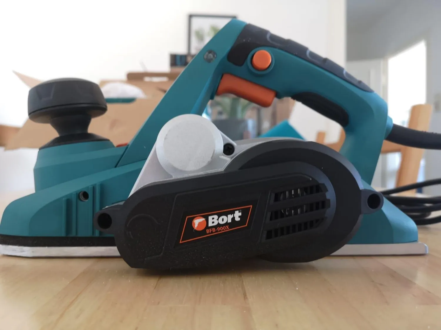 Bort BFB-900X Elektrohobel 900 Watt 82 mm