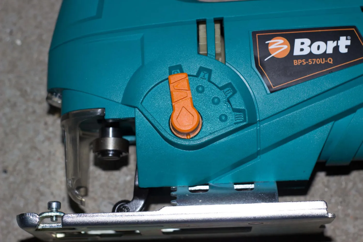 Bort BPS-570U-Q Stichsäge 570 W mit Pendelhub